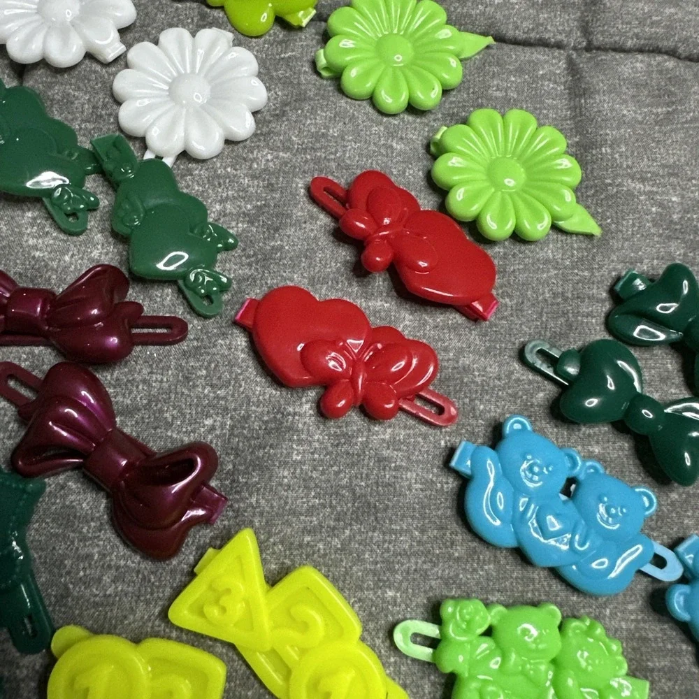 Lot Vintage Plastic Barrettes Hair Clips Hearts Flowers Bows Stars Animals